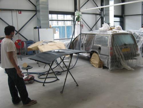 werkplaats auto in de werkplaats